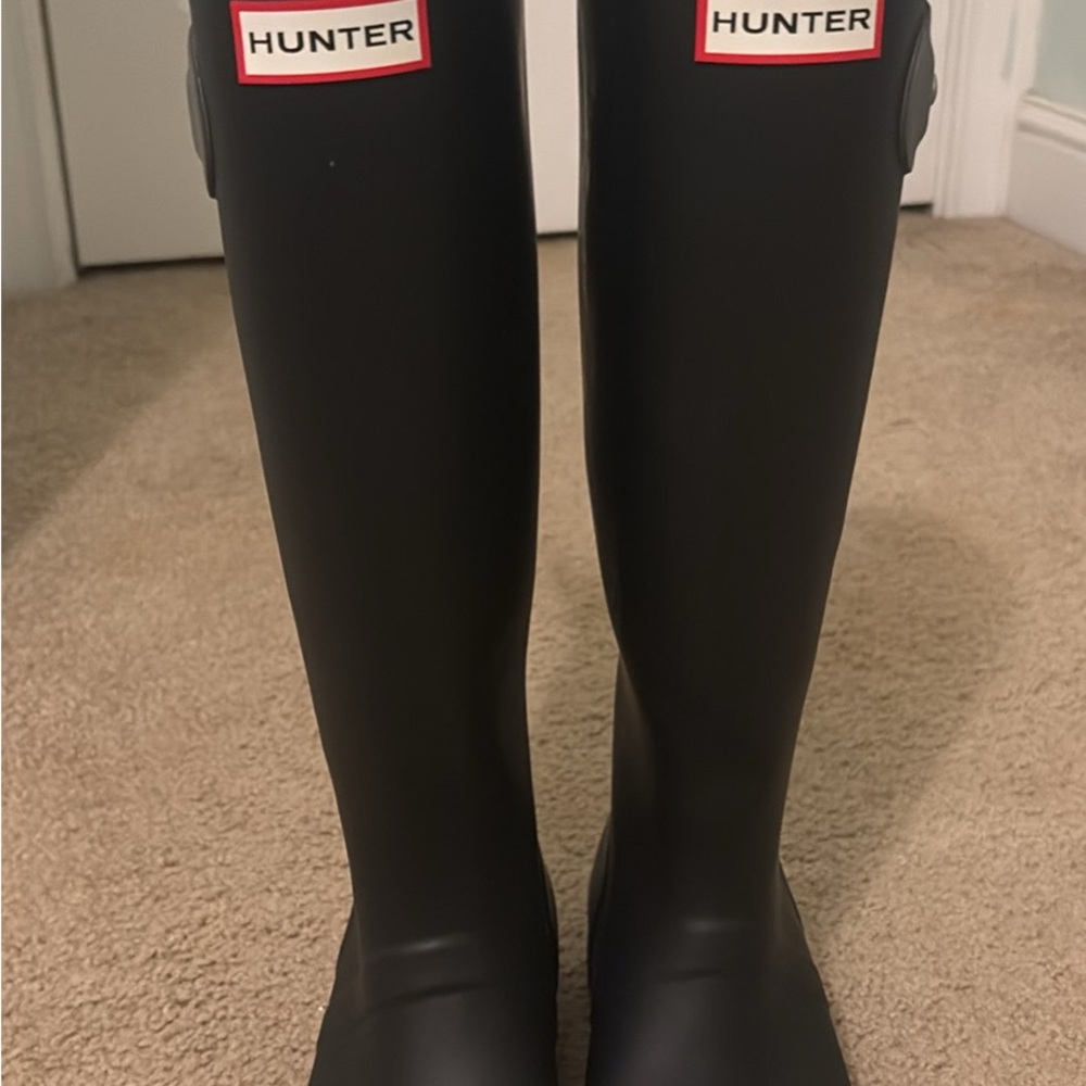 Hunter Black Footwear Label